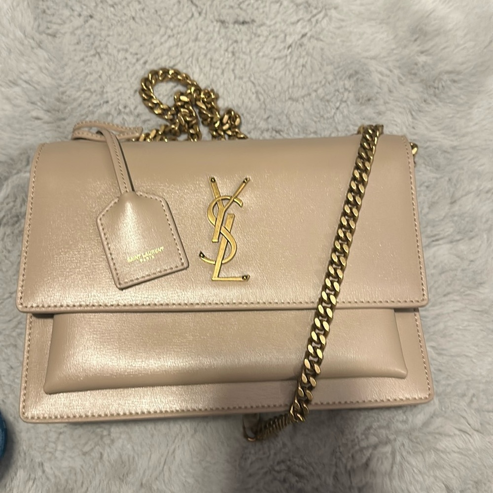 YSL MEDIUM SUNSET IN SMOOTH LEATHER
 
COLOUR: DARK BEIGE